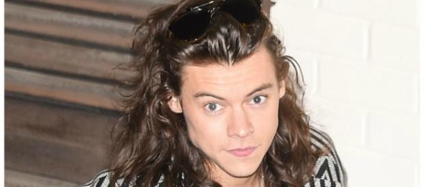 Harry Styles com uma atitude mais quieta Harry Styles com uma atitude mais quieta