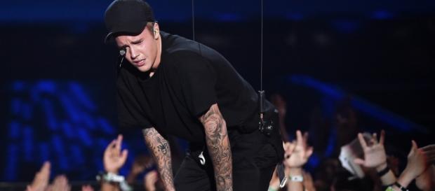 Justin Bieber magoou-se no seu primeiro concerto. Justin Bieber magoou-se no seu primeiro concerto.