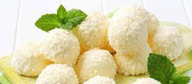 Trufas de coco con naranja confitada Trufas de coco con naranja confitada