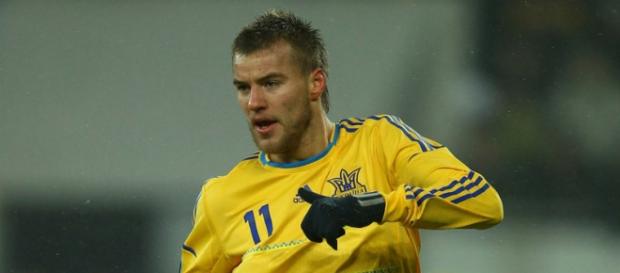 Yarmolenko durante un partido con Ucrania Yarmolenko durante un partido con Ucrania