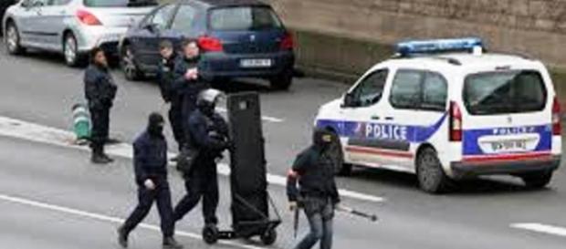 Akcja policji francuskiej po atakach w Paryżu Akcja policji francuskiej po atakach w Paryżu