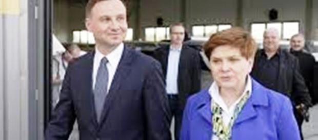 Beata Szydło złożyła hołd ofiarom z Paryża Beata Szydło złożyła hołd ofiarom z Paryża