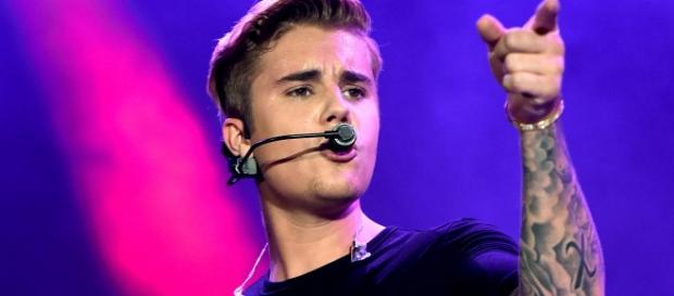 Justin Bieber foi novamente atacado. Justin Bieber foi novamente atacado.