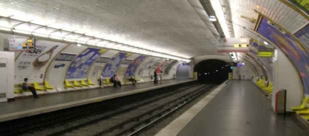 Metropolitana di Parigi. Maison Blanche. Metropolitana di Parigi. Maison Blanche.