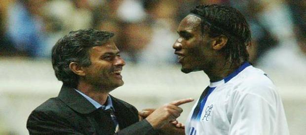 Mourinho y Drogba, en un partido con el Chelsea Mourinho y Drogba, en un partido con el Chelsea