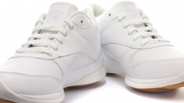 Un comune paia di scarpe da ginnastica