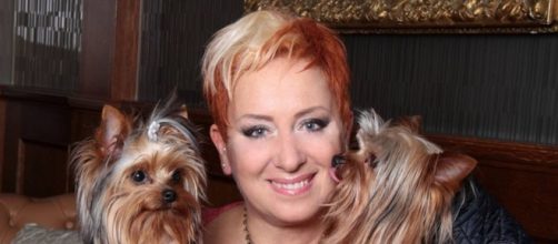 Carolyn Smith con i suoi cagnolini