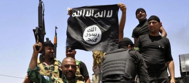 Ecco chi finanzia l'economia di guerra dell'Isis Ecco chi finanzia l'economia di guerra dell'Isis