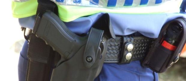 La polizia parigina all'assalto dei terroristi La polizia parigina all'assalto dei terroristi