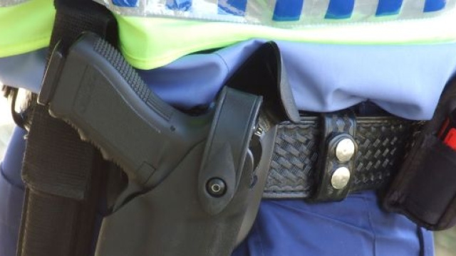 La polizia parigina all'assalto dei terroristi