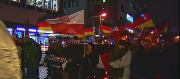 Polskie flagi znowu na czele niemieckich patriotów Polskie flagi znowu na czele niemieckich patriotów