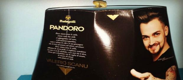 Valerio Scanu testimonial del pandoro Melegatti Valerio Scanu testimonial del pandoro Melegatti
