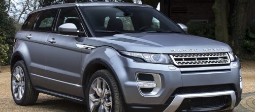 Nuova Range Rover Evoque grigia