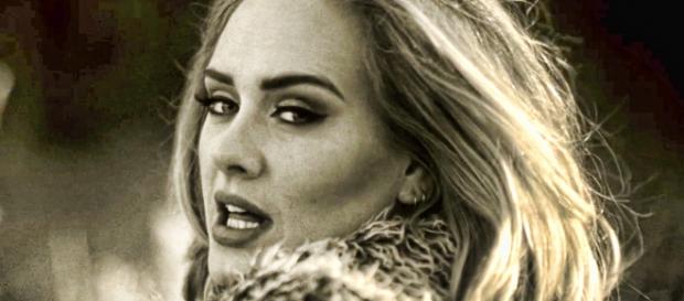 Adele en el videoclip de su single "Hello" Adele en el videoclip de su single "Hello"