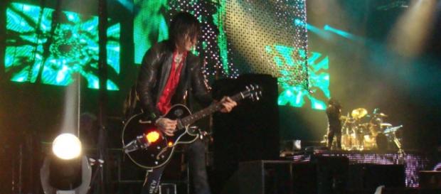 Fortus sigue siendo parte de Guns N' Roses Fortus sigue siendo parte de Guns N' Roses