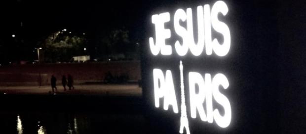 Je suis Paris, apos os atentados de sábado 14 Je suis Paris, apos os atentados de sábado 14