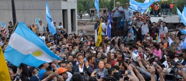 La gente con miedo de perder empleo apoya al FPV La gente con miedo de perder empleo apoya al FPV