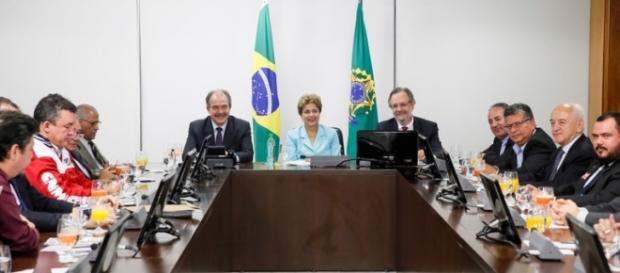 Lei permite reduzir sálário dos funcionários Lei permite reduzir sálário dos funcionários