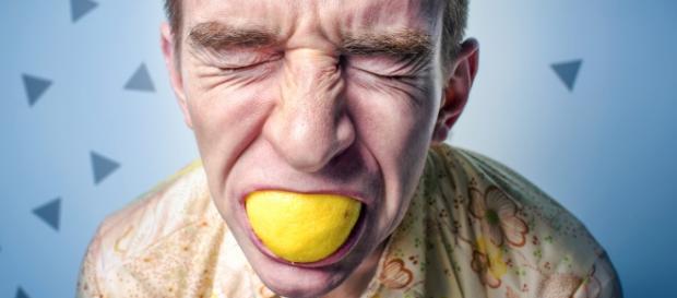 Si como acción muerdes un limón...como reacción... Si como acción muerdes un limón...como reacción...