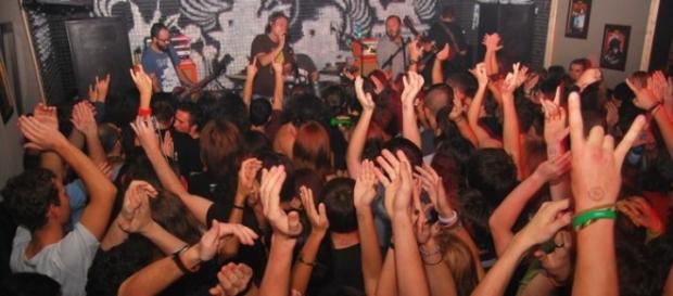 Alte două cluburi îşi întrerup activitatea Alte două cluburi îşi întrerup activitatea