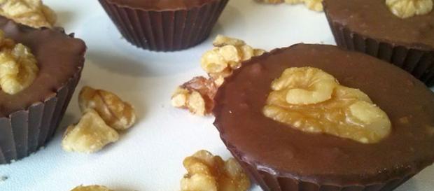 Bombones de nueces con almendras y miel Bombones de nueces con almendras y miel