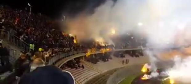 Crescono i tifosi al "Via del Mare". Crescono i tifosi al "Via del Mare".