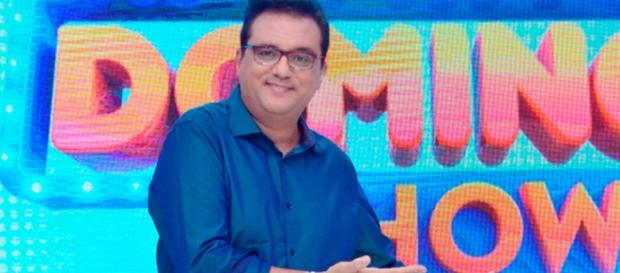 'Domingo Show' fica na frente da Globo por 2 horas 'Domingo Show' fica na frente da Globo por 2 horas