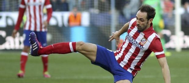 Juanfran, durante un partido con el Atlético Juanfran, durante un partido con el Atlético