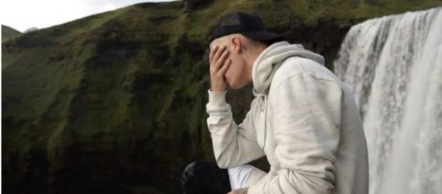 Justin Bieber lançou o seu terceiro single. Justin Bieber lançou o seu terceiro single.