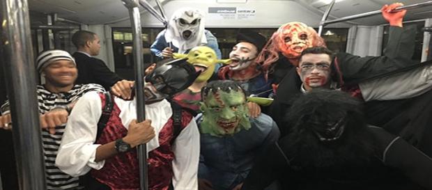 Los jugadores, con sus polémicos disfraces Los jugadores, con sus polémicos disfraces