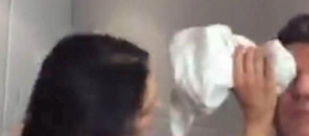 O jurado acabou por levar uma cabeçada O jurado acabou por levar uma cabeçada