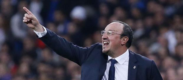 Benítez, dando instrucciones desde el banquillo Benítez, dando instrucciones desde el banquillo