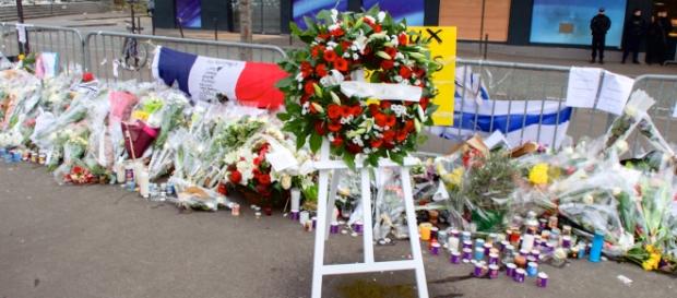 Ofrendas en honor a las víctimas en París Ofrendas en honor a las víctimas en París