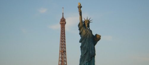 I simboli di Parigi e New York: vive la liberté!