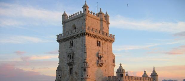 A Universidade Nova de Lisboa oferece bolsa A Universidade Nova de Lisboa oferece bolsa