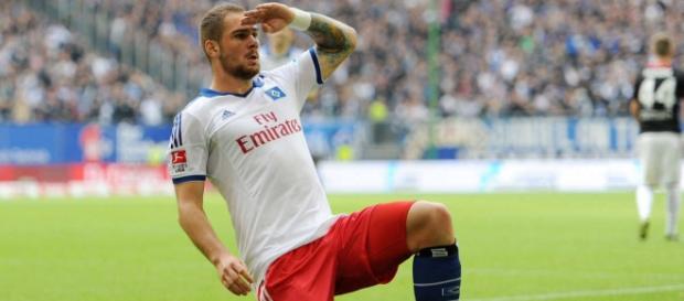 Lasogga anotó el primer gol del partido Lasogga anotó el primer gol del partido