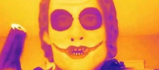 Uomo canadese travestito da joker Uomo canadese travestito da joker