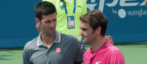 Djokovic e Federer durante una premiazione