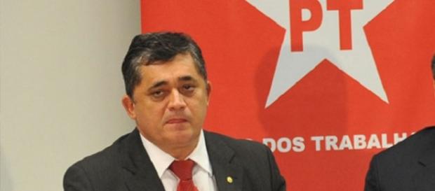 Deputado liderou votacação contra aposentados Deputado liderou votacação contra aposentados
