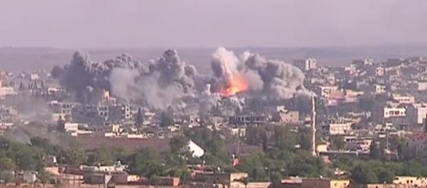 Miażdżące naloty pchają ISIS do wojny w Europie. Miażdżące naloty pchają ISIS do wojny w Europie.