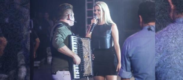 Thábata canta com Bruno e Marrone Thábata canta com Bruno e Marrone