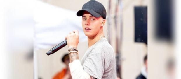 Justin Bieber usa playback durante show Justin Bieber usa playback durante show
