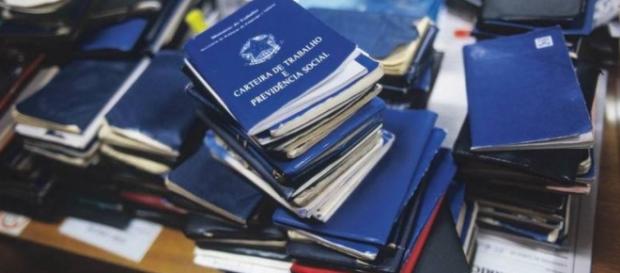 Record demite mais de 500 funcionários Record demite mais de 500 funcionários