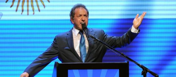 Scioli felicitó a Macri por el triunfo Scioli felicitó a Macri por el triunfo