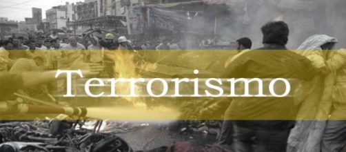 Locandina anti-terrorismo ritraente distruzione