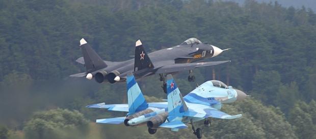 Cazas Su-24 rusos en pleno despegue Cazas Su-24 rusos en pleno despegue