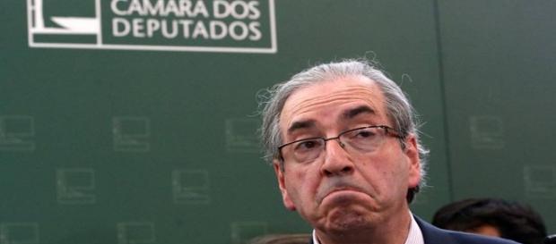 Chegou a vez dele. O cerco está apertando. Chegou a vez dele. O cerco está apertando.