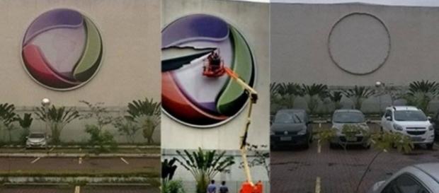 Depois de demissões, logo da Record é destruído Depois de demissões, logo da Record é destruído