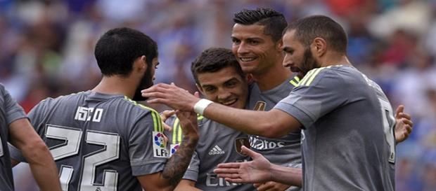 Isco, Crsitiano, Kovacic y Benzema celebran un gol Isco, Crsitiano, Kovacic y Benzema celebran un gol