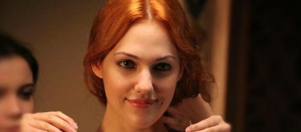 Meryem Uzerli jako Hürrem we „Wspaniałym stuleciu" Meryem Uzerli jako Hürrem we „Wspaniałym stuleciu"